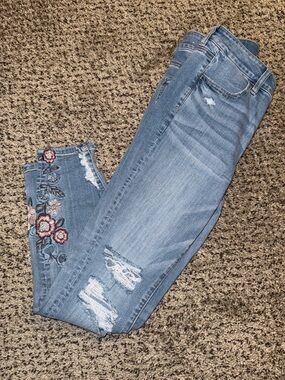 American Eagle distressed, embroidered jeans